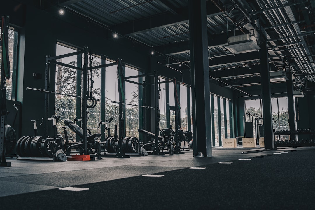 a-large-gym-with-a-lot-of-machines-w7jyan7gqya